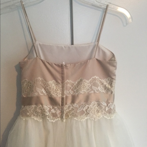 David’s Bridal Ivory Flower Girl Dress Size 8 - Picture 4 of 6